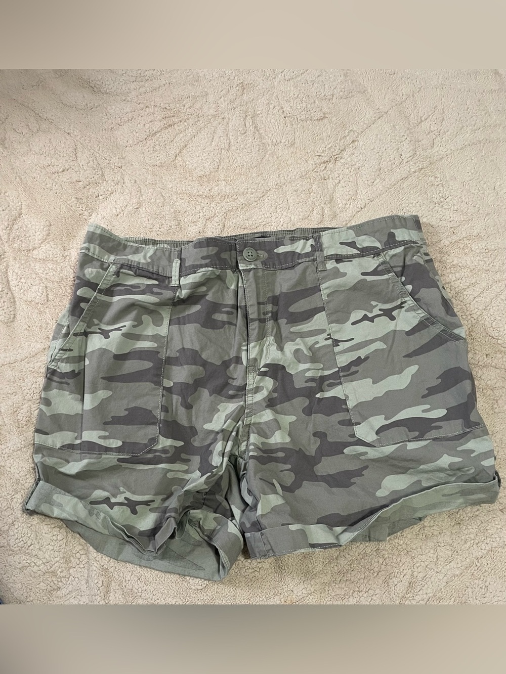 Sanctuary Women’s Camo Cargo Shorts - Olive & Gray